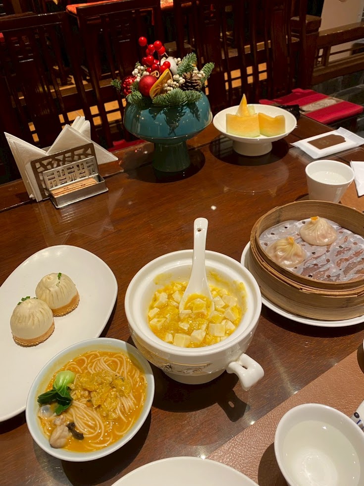 成隆行蟹王府で食べた上海蟹料理のテーブル