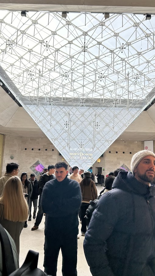 Entrance to Carrousel de Louvre