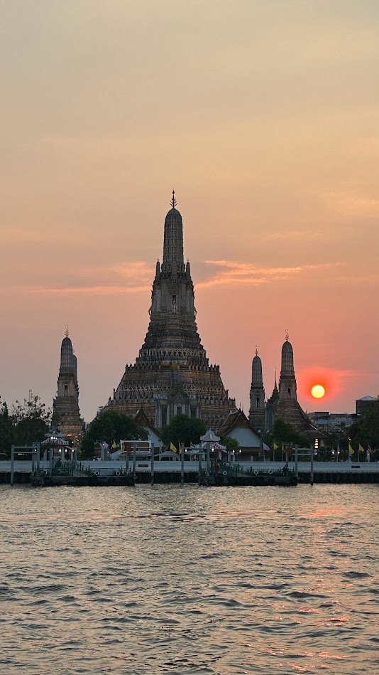 ワット・アルンの見どころ。夕景で見るなら外さなくていい場所